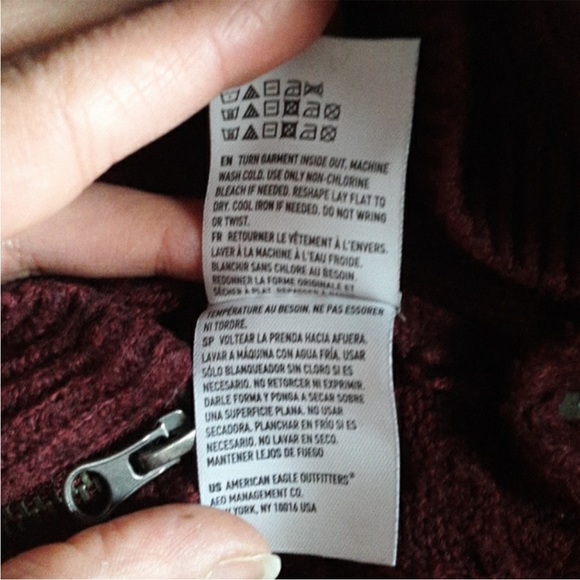 AE Maroon Sweater - Picture 5 of 7